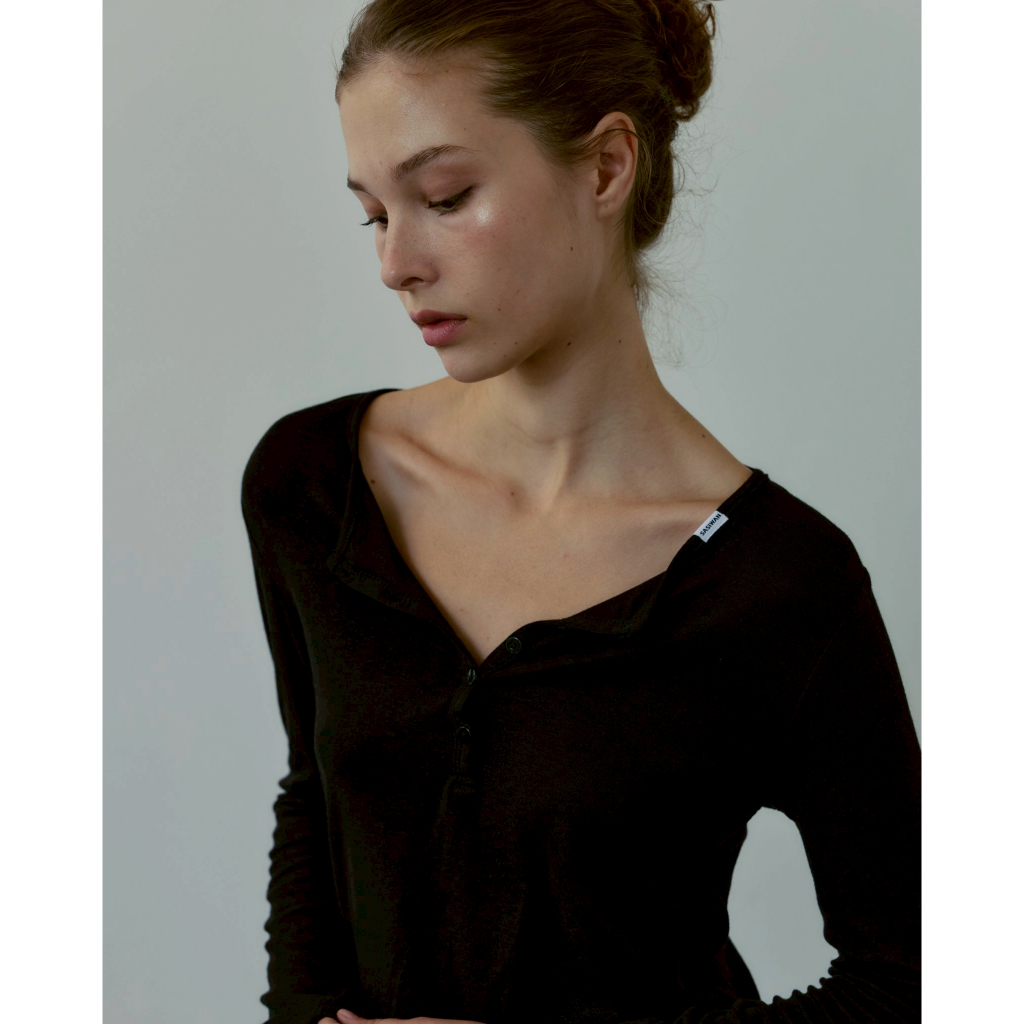 (ขาวพรี รอบส่ง 21 Jul'26) Sole Long Sleeved Shirt - เสื้อยืดคอกลมแขนยาวผ้านิ่ม