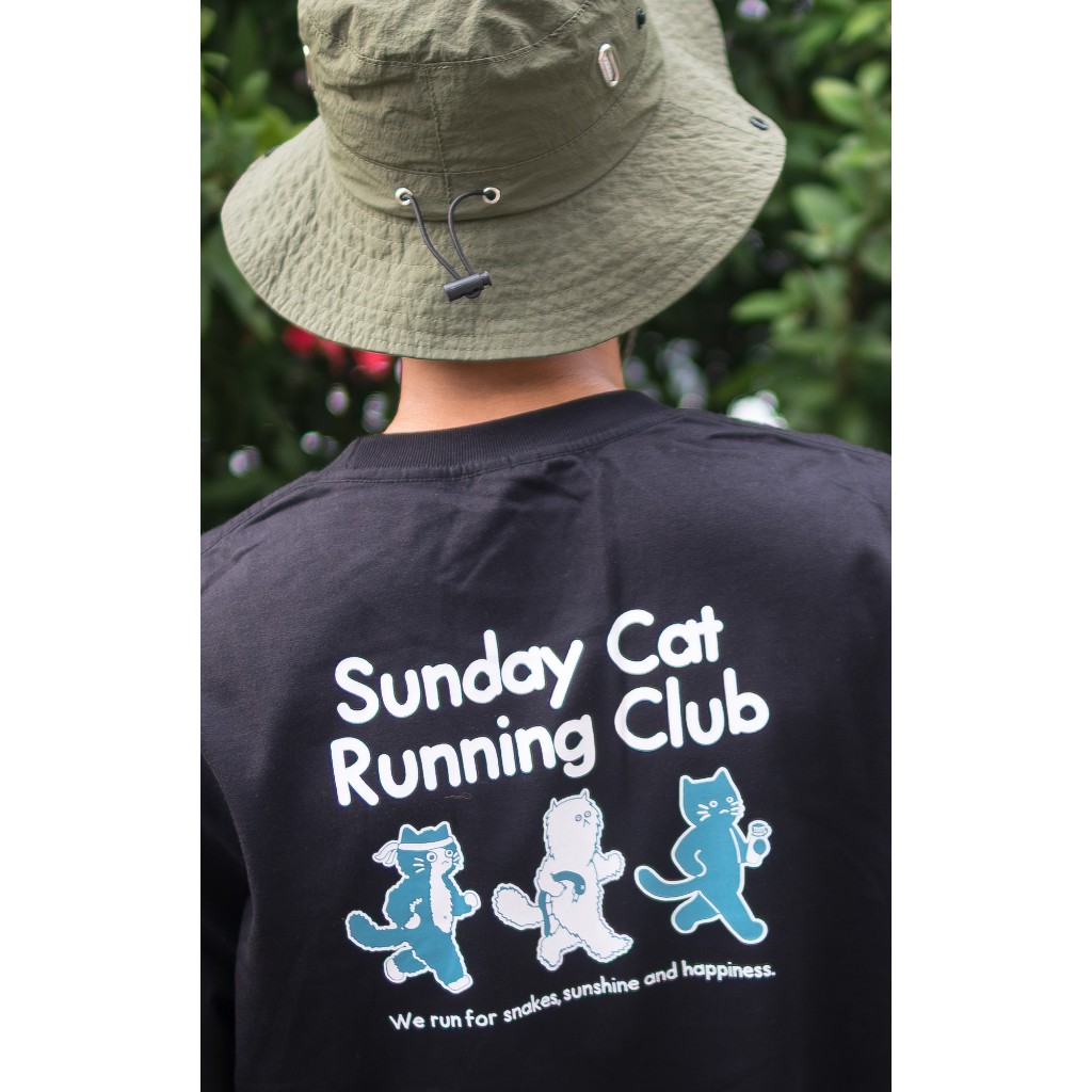 เสื้อยืดโอเวอร์ไซส์ Oversized T-shirt “Sunday Cat Running Club” สีดำ (ลาย ดำ, ฟ้า, เขียว, ชมพู)