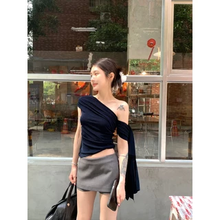 Beryl พร้อมส่ง เสื้อครอปผู้หญิง เสื้อยืดไหล่เปิด ดีไซน์ไหล่เฉียงพร้อมผ้าคล้องไหล่ ผ้ายืดนุ่มใส่สบาย