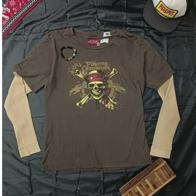 เสื้อ pirate of the Caribbean เสื้อมือยืดสองคัดสภาพดี ทำความสะอาดแล้วทุกตัว