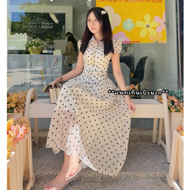 K60-บ1-เดรสยาวเจ้าหญิงสีครีมคอปก ลายจุดดำ กำมะหยี่