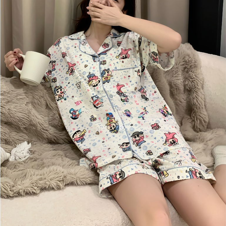 ชุดนอนสองชิ้นลายการ์ตูน Crayon Shin-chan ผ้านุ่มใส่สบายมาก มีขนาด M ถึง 2XL สไตล์น่ารักเหมาะสาวๆ พร้อมส่งในไทย