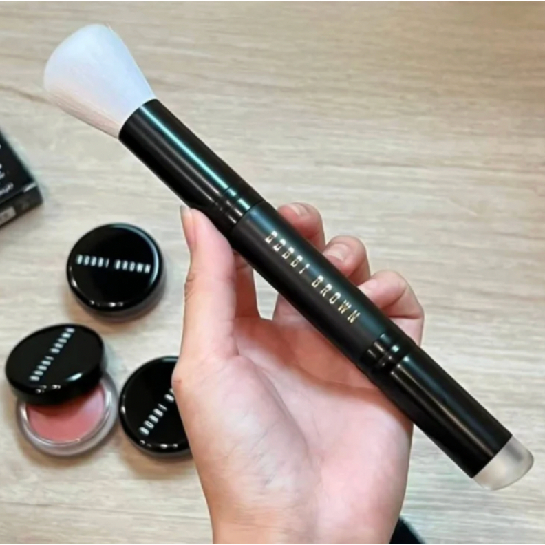 แปรงแต่งหน้าสองหัวซิลิโคน Bobbi Brown Dual Lip & Cheek Brush ดูโอลิปแอนด์ชีคบรัช ฉลากไทย 4/2568