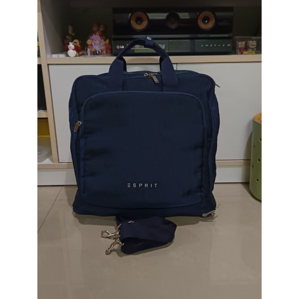 esprit กระเป๋าเดินทางใบใหญ่สภาพใหม่