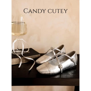 Candy Cutey รองเท้าแมรี่เจน ดีไซน์สุดมินิมอล ด้วยทรงหัวตัดที่ช่วยให้เท้าดูเรียวยาว เพิ่มดีเทลความน่ารักด้วยสายรัดข้อเ