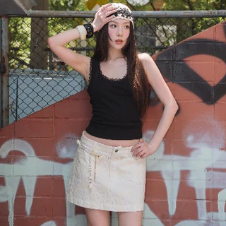 Felt.bkk Fleur Skirt กระโปรงสั้นสีขาวลายฉลุดอกไม้