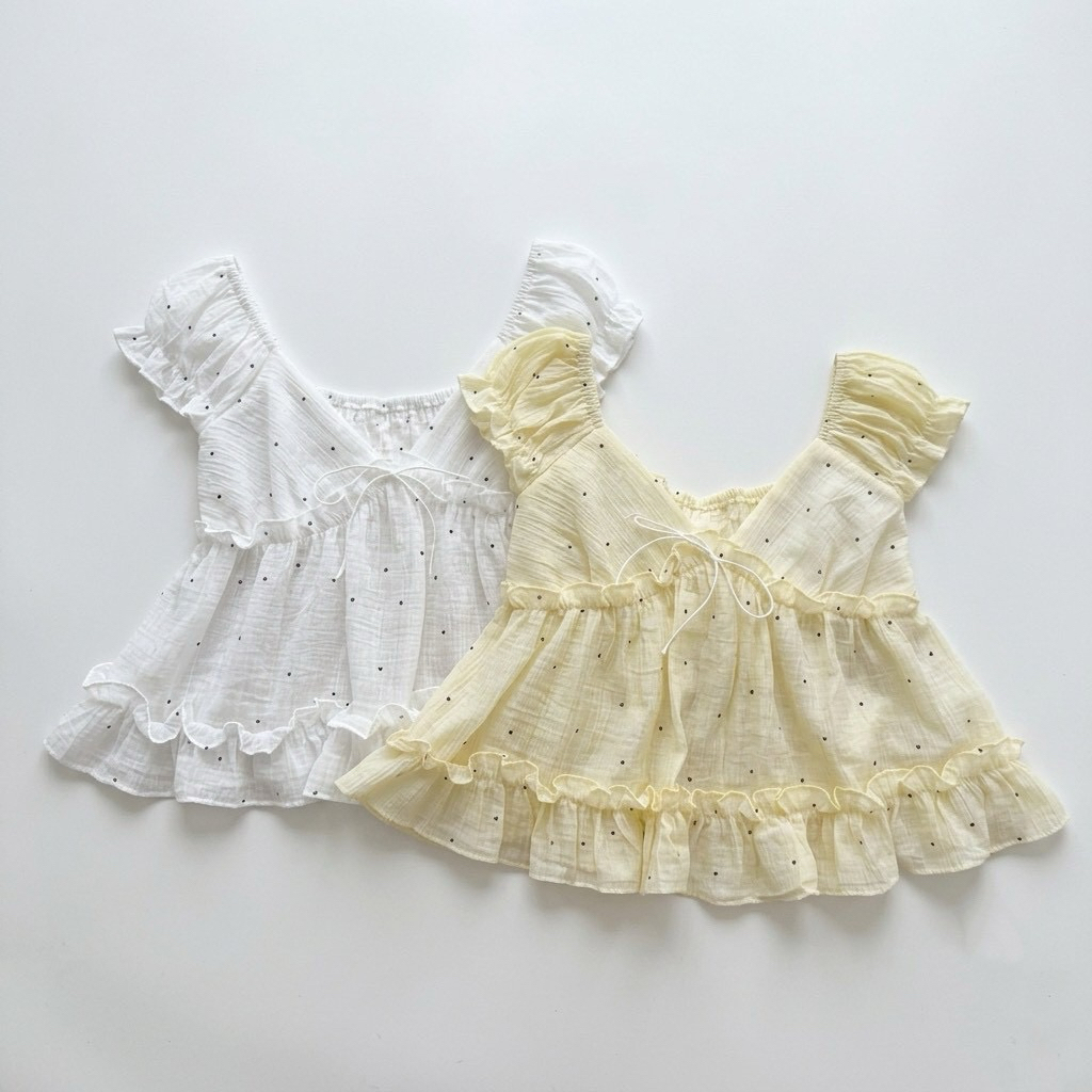 INFINITY : Meringue Top (เมอแรง)  เสื้อคอวี แต่งระบายช่วงอกและชายเสื้อ
