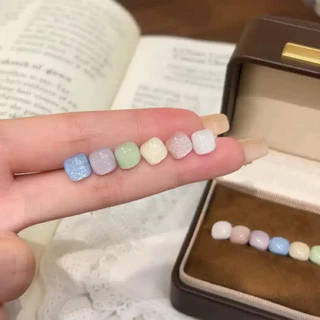 (เซ็ต 6 คู่ 6 สี) ต่างหูพลาสติก สีมาการอง