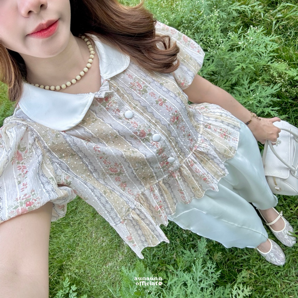 (aunaunn.official) Jinny set – เสื้อคอบัวลายดอกไม้สีพาสเทล + กางเกงขายาวแต่งระบายปลายขา (พร้อมส่ง)