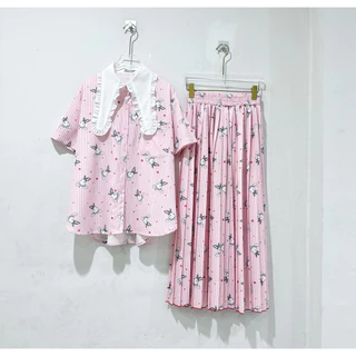 Sawat bt "Rabbit ruff set" เซตอัดพลีทรุ่นนี้ตัวเสื้อoversize ปกระบาย ทรงหูกระต่ายยาว