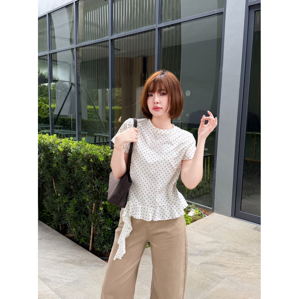 C151 เสื้อแขนสั้นน้องดอทชายระบาย ป้ายYQ