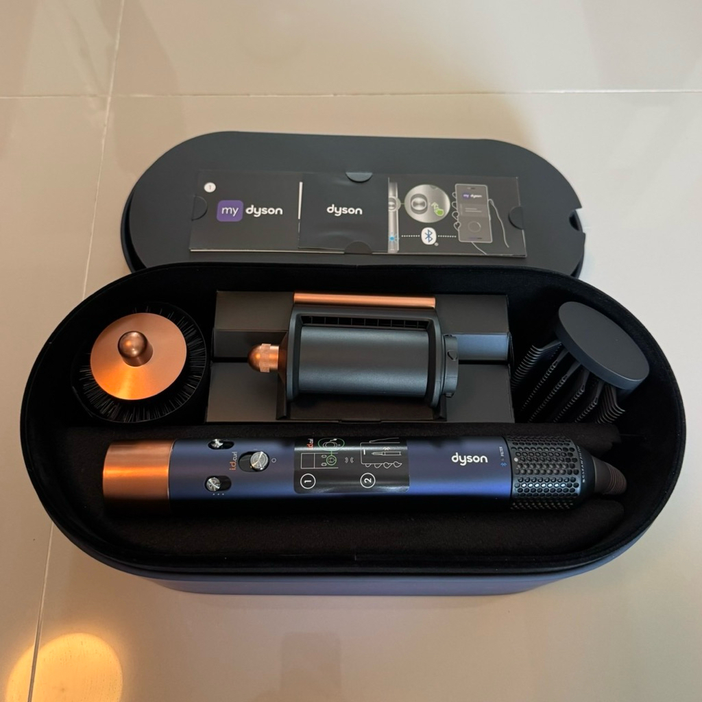 อุปกรณ์เป่าผมและจัดแต่งทรง Dyson Airwrap i.d.™