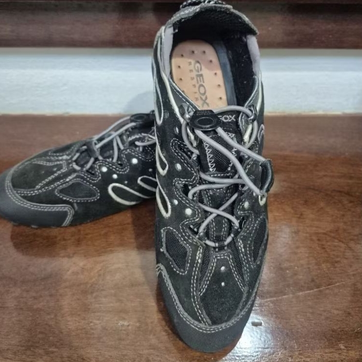 มือสอง/รองเท้าผู้หญิงสีดํา size 37,Geox