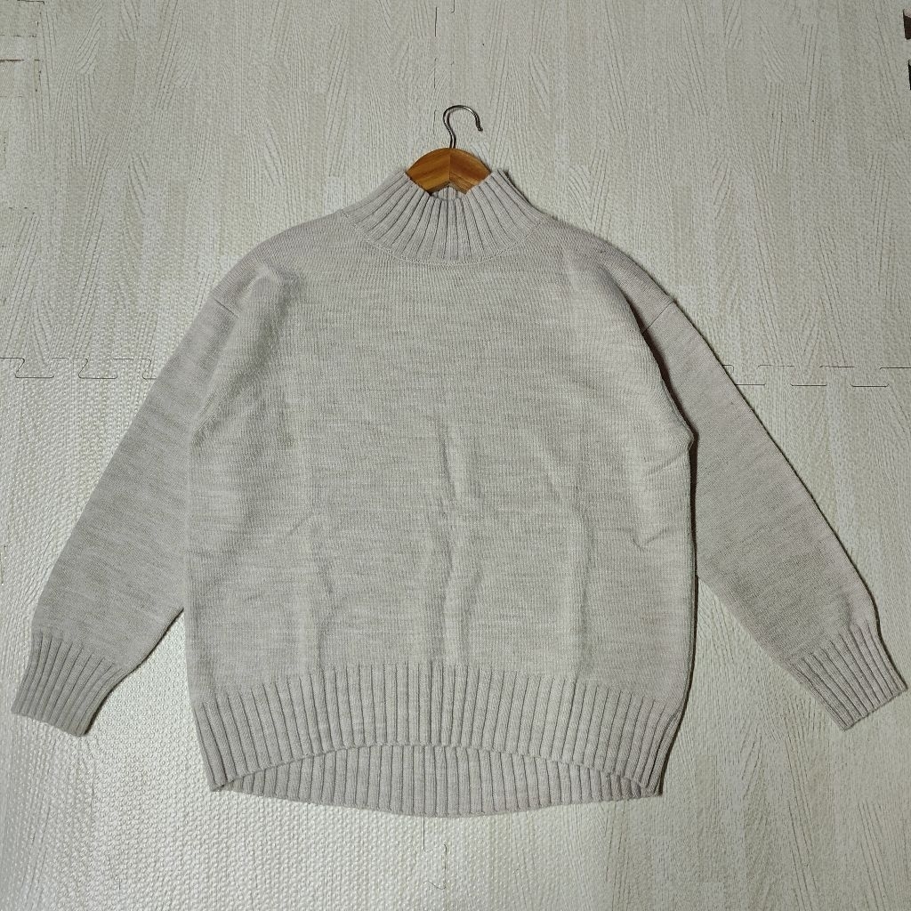 GU Souffle Yarn Sweater เสื้อสเวตเตอร์ไหมพรม คอปีน สีครีม Size M หญิง มือ2