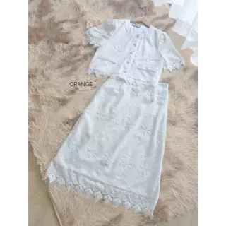 ชุดเซ็ต 2 ชิ้น เสื้อลูกไม้แขนสั้น+กระโปรงยาวสีขาว ปักลายดอกไม้ ลุคคุณหนูเรียบหรู งานป้าย Orange Juice OR2606