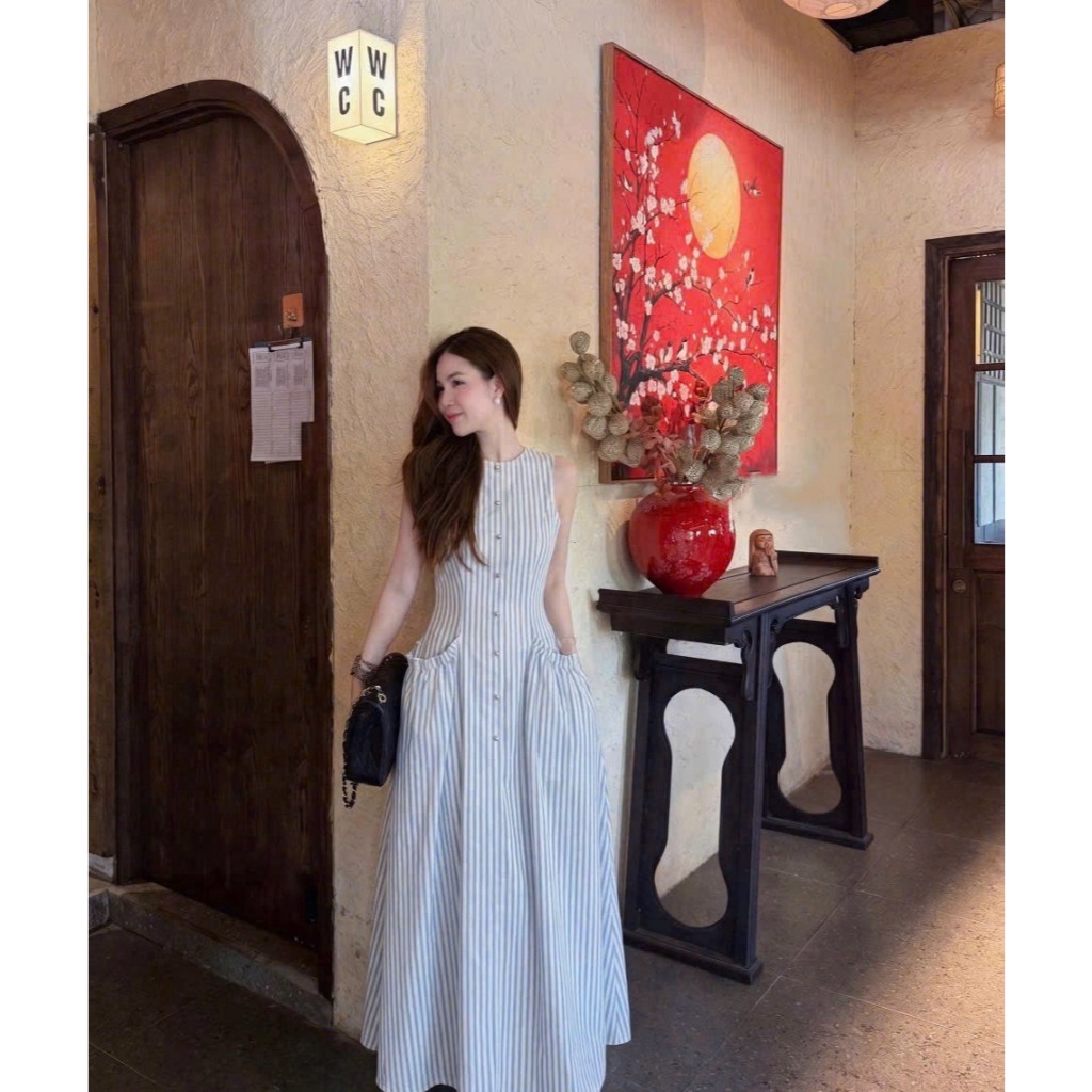 [NITTAYA] V0002 ชุดเดรสกระโปรงยาวคอกลมแขนกุดดีเทลแต่งกระดุมไข่มุกกระเป๋าหน้าลายทาง สวยดูแพง ใส่เที่ยว ออกงาน คาเฟ่