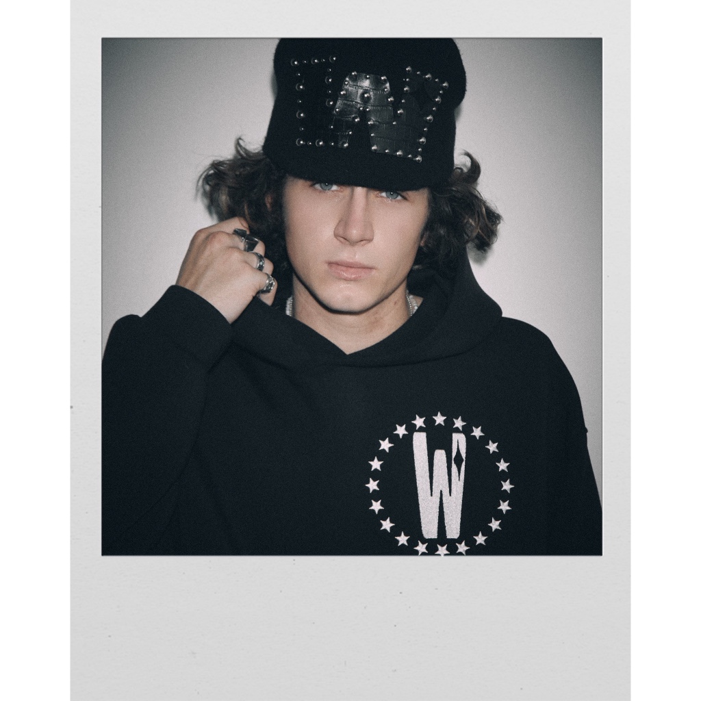 Waddupdrip W Stud knitted beanie