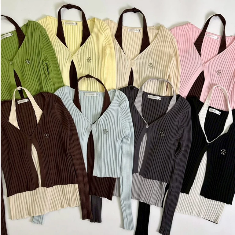 Kara top เสื้อแขนยาวไหมพรมคล้องคอทูโทน แต่งงานอะไหล่ (Size M,L) ผ้าไหมพรมนุ่มยืดได้เยอะมากใส่สบาย AOMMKOSHOP - S127