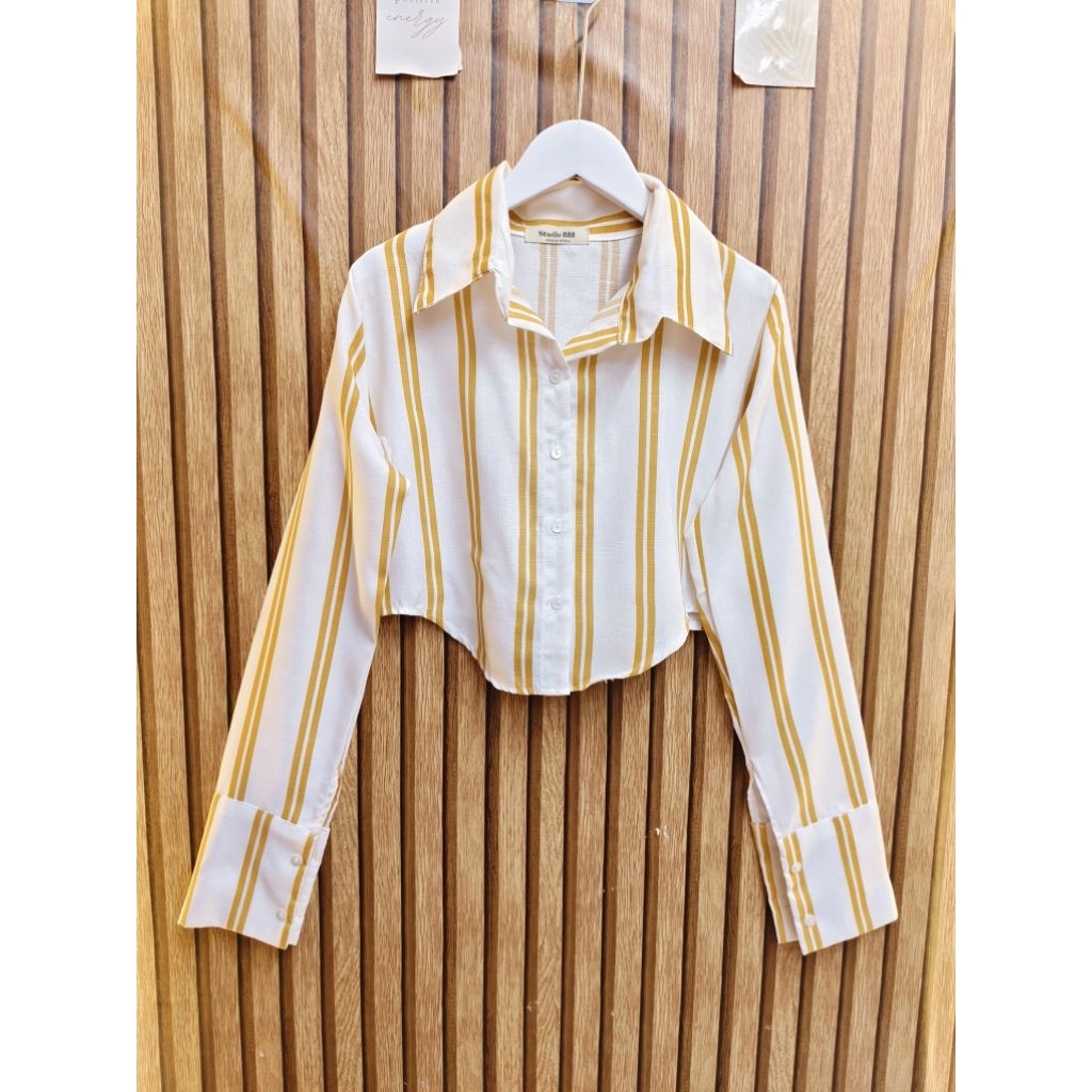 บเสื้อเชิ้ตครอปลายทางสีเหลืองมัสตาร์ด brand: Studio 888 (Fashion Official)  💛​ซื้อมา400+++