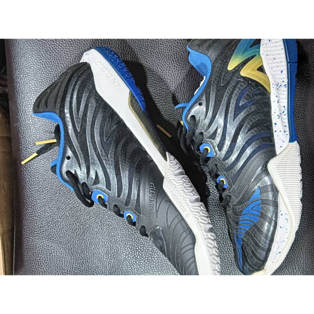 รองเท้าแบดมินตัน LI-NING Cool Shark III