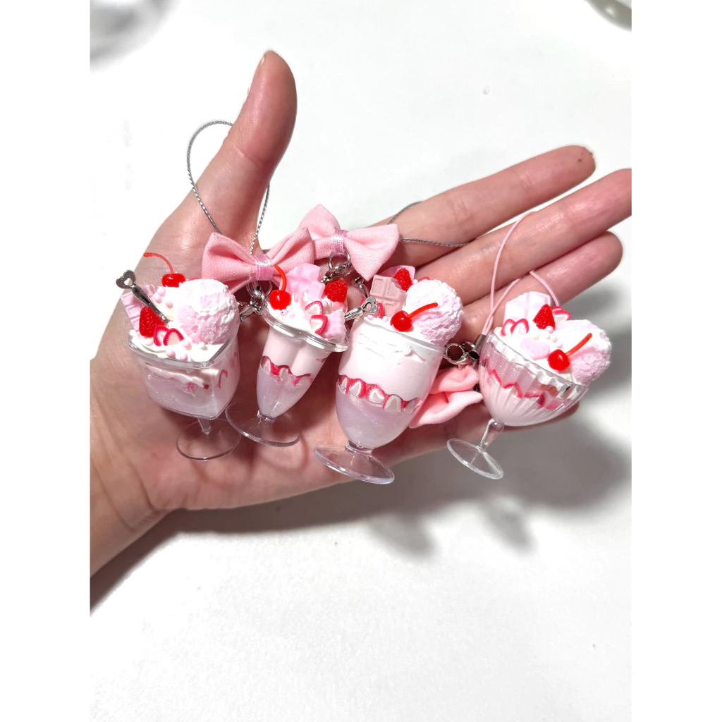 Cream soday keychain🍓พวงกุญแจขนมห้อยโทรศัพท์