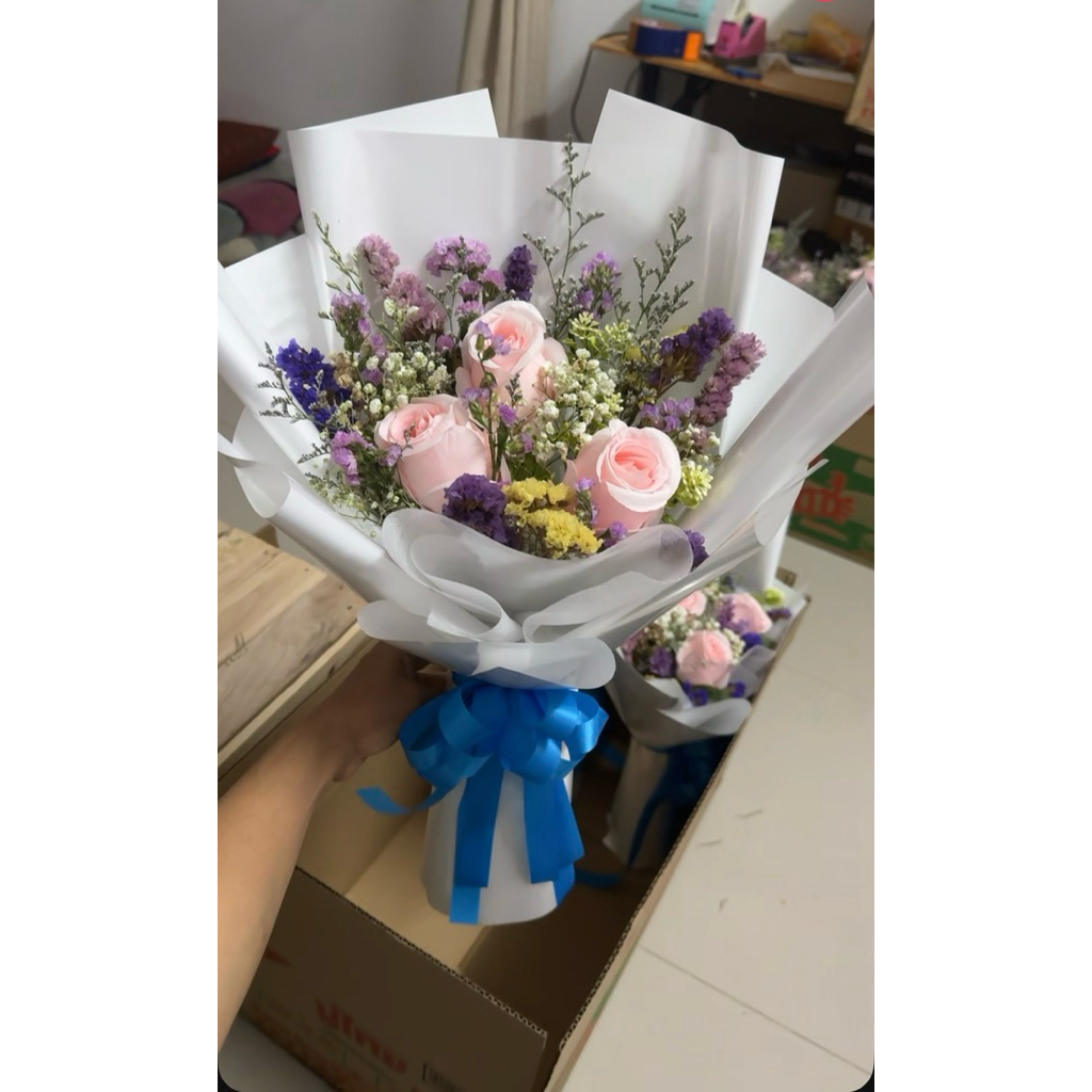 ช่อดอกไม้โทนสีฟ้าขาวช่อดอกไม้ประดิษฐ์แซมดอกไม้แห้ง
