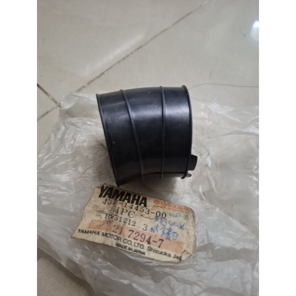 ยางปากคาร์บูต่อหม้อกรองอากาศใส่ Yamaha DT100-DT100X-DT100A-DT100B-DT100C ของแท้ญีปุ่นใหม่เก่าเก็บสภา