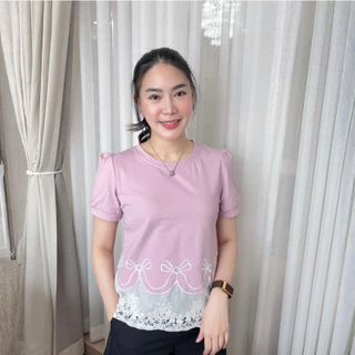 Glucoat | [A827/A828] เสื้อยืดแขนสั้นสีชมพู/สีฟ้า แต่งลายโบว์ชายเสื้อแต่งฉลุ