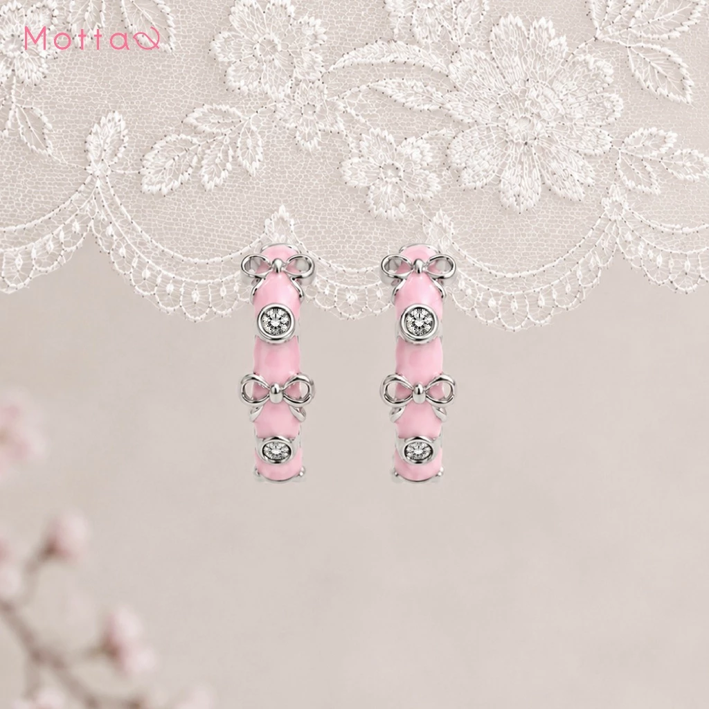 Motta Earring Bowieday ต่างหูห่วงชุบทองคำขาว จี้ริบบิ้นโบว์ทูโทนสีพาสเทลสุดคิวท์