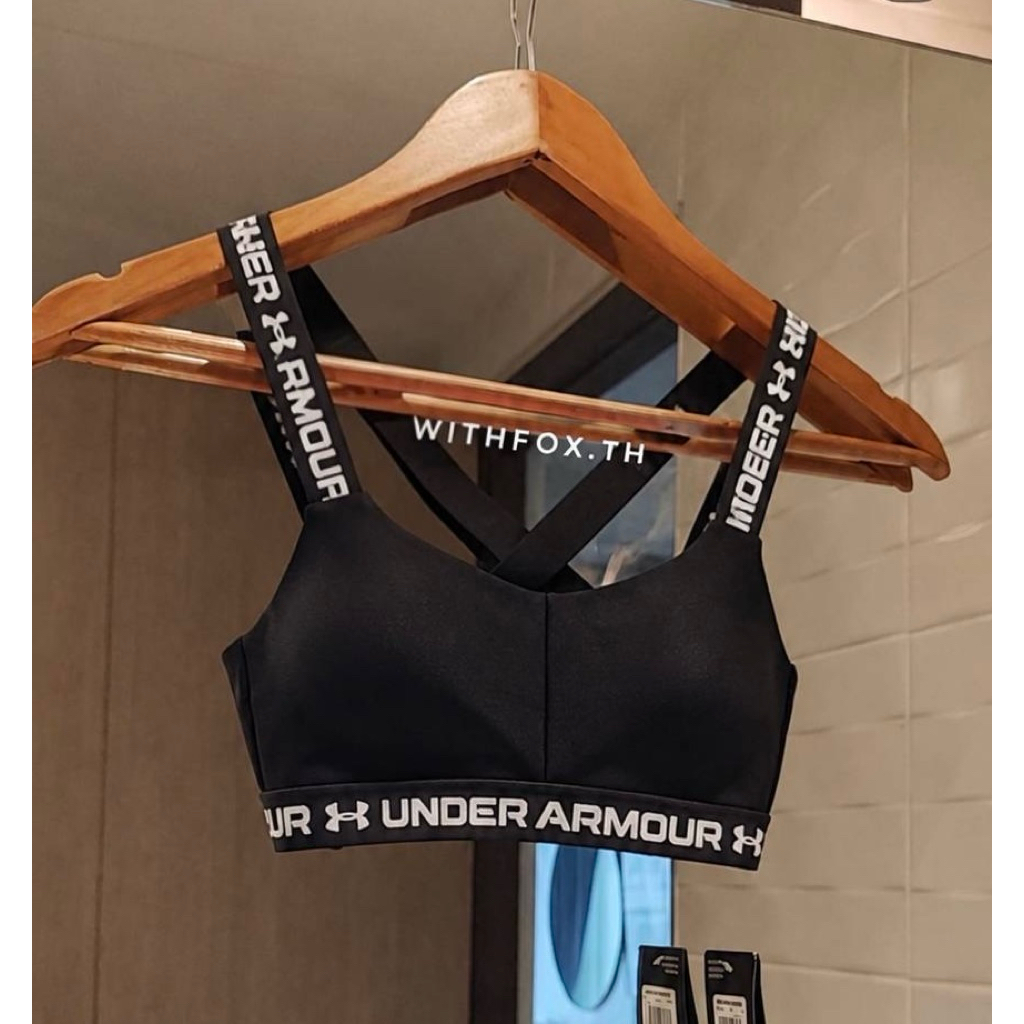 สปอร์ตบราสายฝอ ดีไซน์สายไขว้หลังสุดชิคจาก Under Armour Light-support ใส่สบายมากๆ