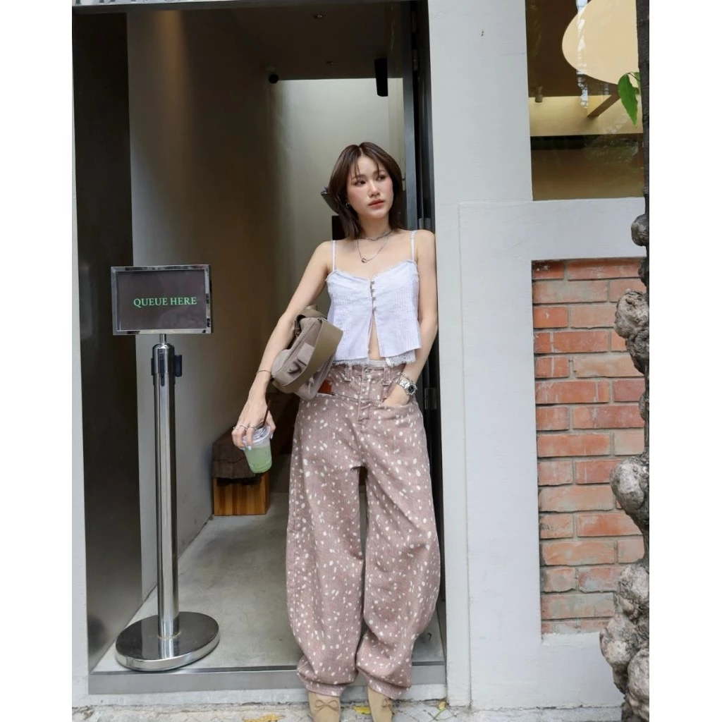 Glamclothes LOOP Bambi Denim กางเกงยีนส์ทรง barrel ทรงจะมีความ baggy นิด ๆ ขาโค้งเล็กๆ