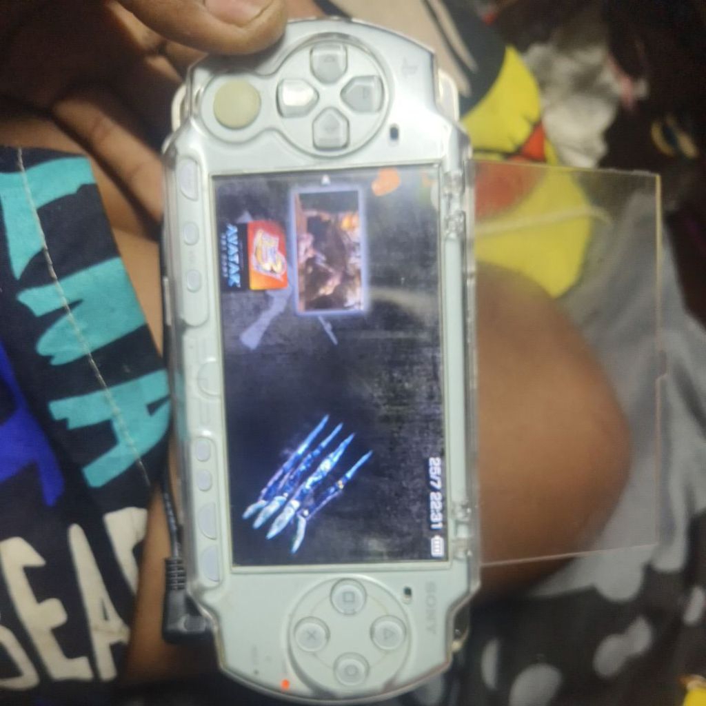 PSP 2000 คอนโซลเกมพกพา หน้าจอ 3.5 นิ้ว ปรับแต่งเกมได้ตามต้องการ