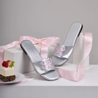 LEAVESSHOES รองเท้าแตะผู้หญิง รุ่น Ninnin รองเท้าแตะแบบสวม ตกแต่งลายปักโบว์ พื้นนุ่ม ใส่สบาย สไตล์เกาหลี แฟชั่นน่ารัก
