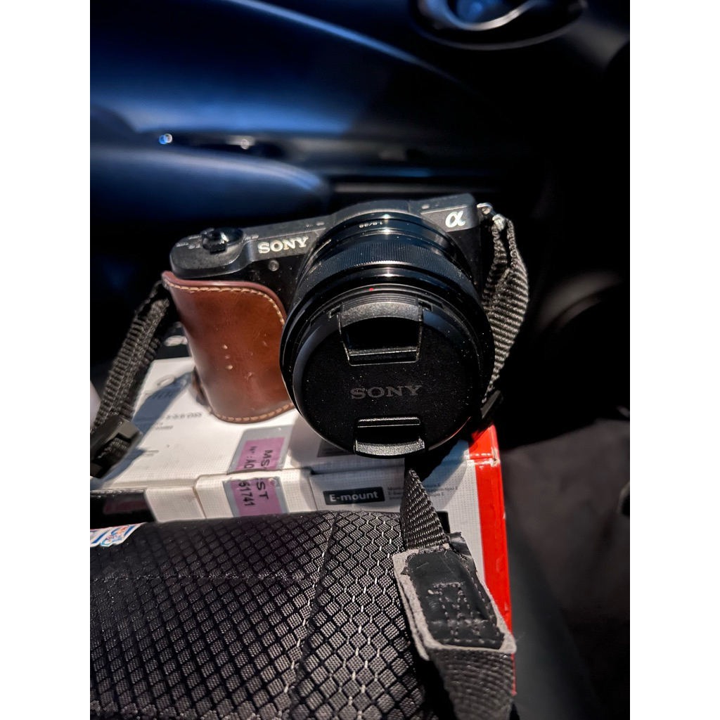 Sony A5100 + เลนส์ Kit 16-50mm + เลนส์ Fix Sony 35mm f/1.8 OSS