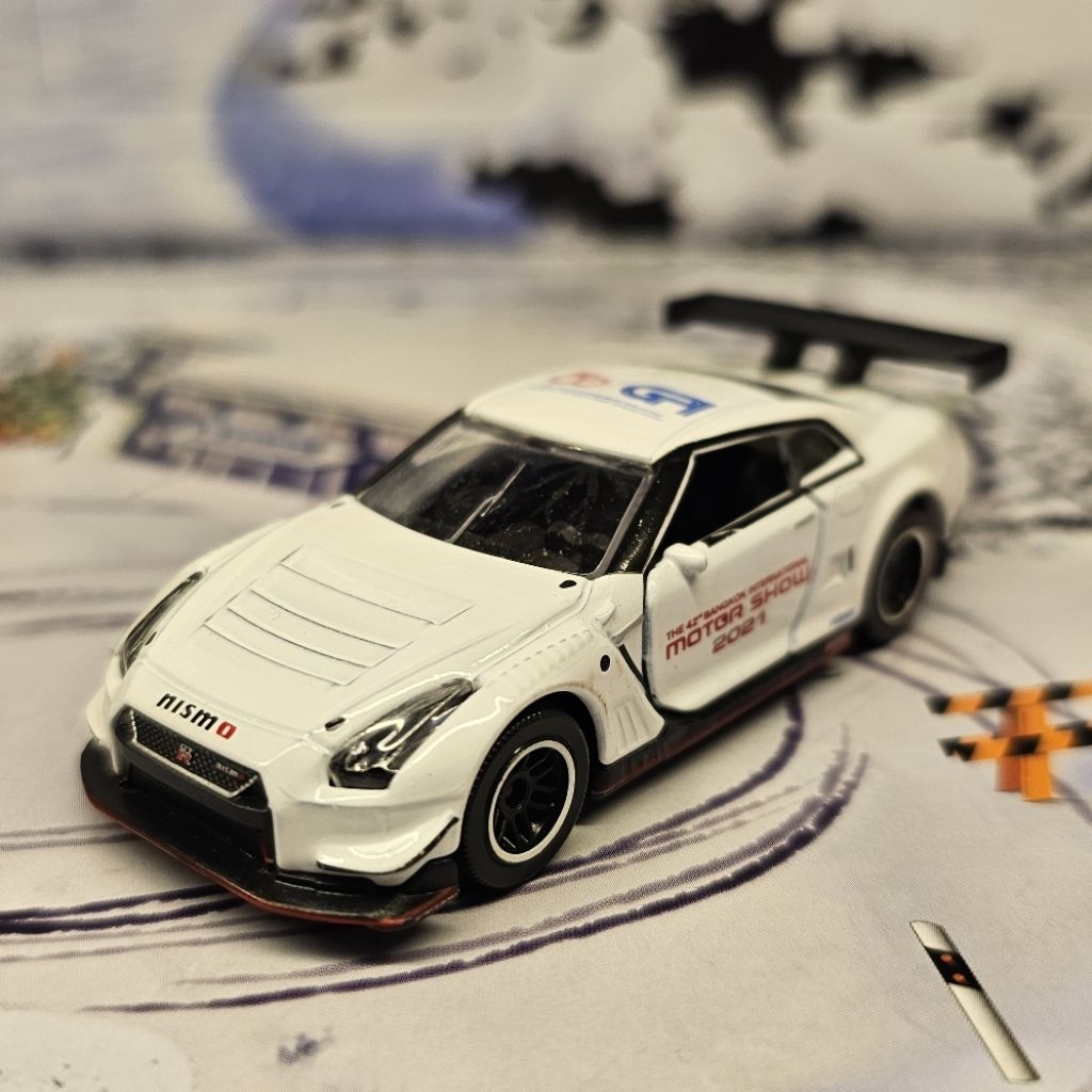 โมเดล รถของเล่น Majorette Nissan GTR R35 GT3 Nismo สีขาว motorshow นอกแพ็ค รถสวย