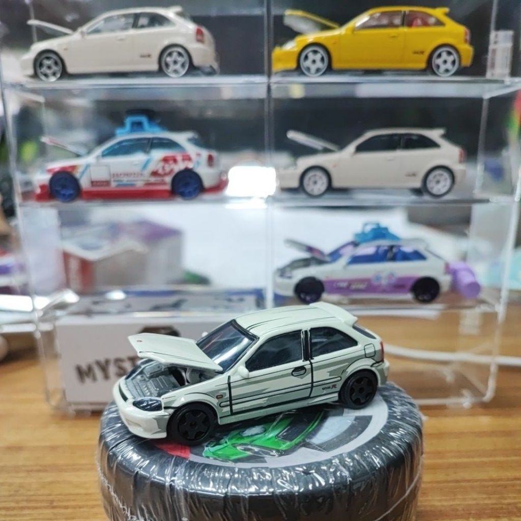 majorette civic type r ek9 สีขาว รถยังอยู่ในล้อเลยครับ