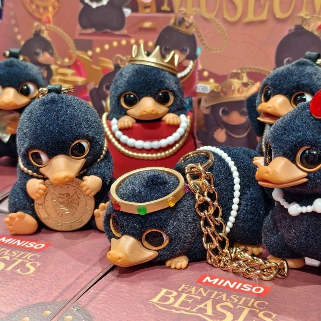 MINISO x Fantastic Beasts พวงกุญแจกล่องสุ่ม Niffler The Jewelry Museum นิฟเฟลอร์ ขนกำมะหยี่ ตาหมุนได้ พวงกุญแจ