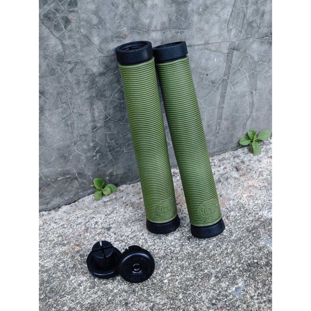 Odyssey Warnin' Grips ปลอกมือจักรยาน BMX สีเขียวทหาร Army Green 165มม. (Gary Young) แถมฟรีฝาปิดแฮนด์