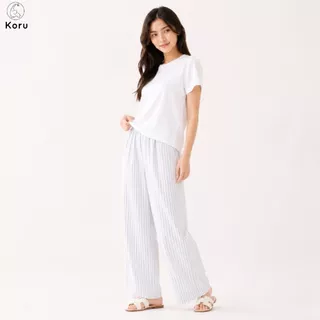 KORU กางเกงขายาวกระบอกเล็ก ลายริ้วแถบเล็ก