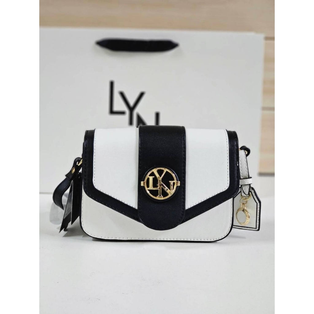 กระเป๋าสะพายข้าง วิเวียน  LY N crossbody รุ่นใหม่ สายปรับได้มีป้ายหนังห้อย ขนาด 8 นิ้ว สินค้าในไทยพร้อมส่ง