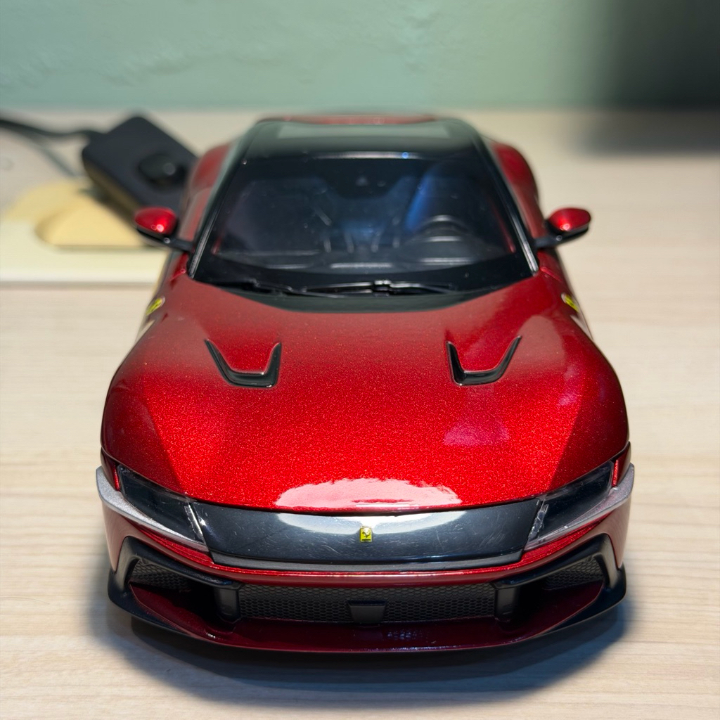 Bburago Ferrari 12Cilindri (Red)