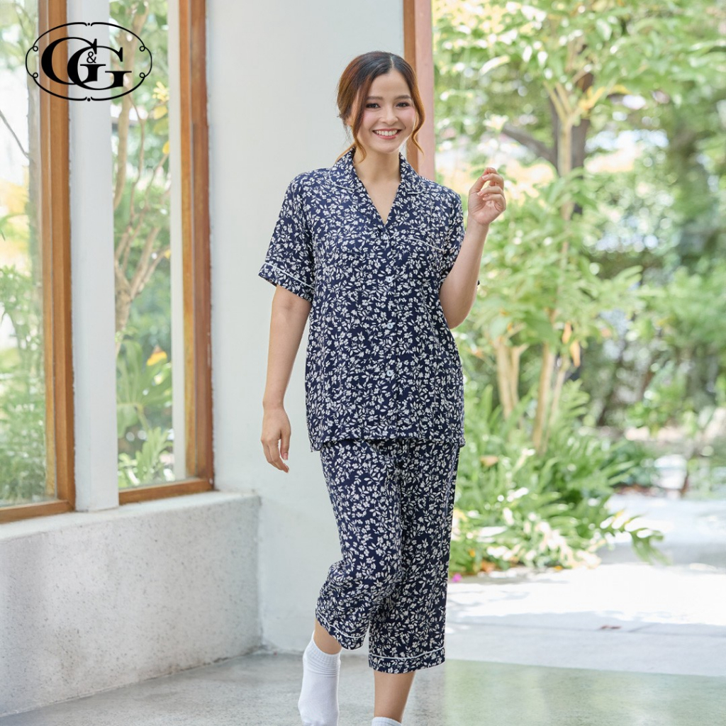 G&G ชุดนอน เสื้อแขนสั้นคอปก กางเกงขาสี่ส่วน ผ้าเรย่อน ลายดอกไม้ EN3R026