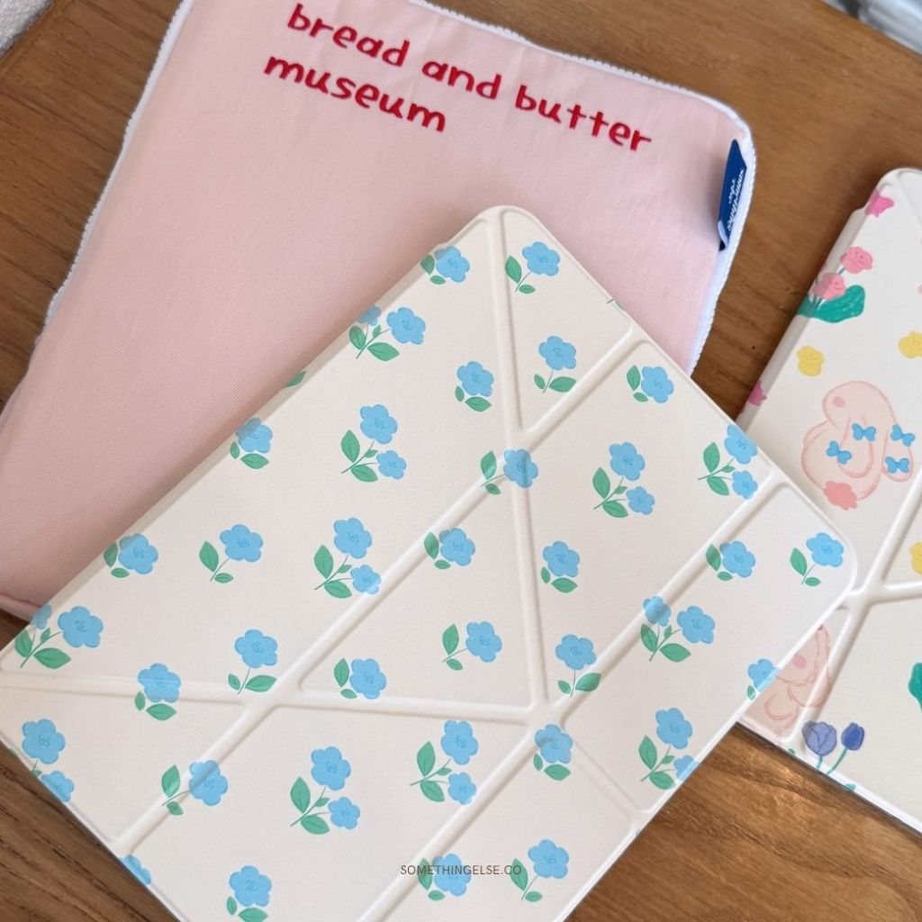 [ Somethingelse ] พร้อมส่ง | iPad case ลาย Florets เคสแกน Y ตั้งแนวตั้งได้ ช่องปากกาขวา
