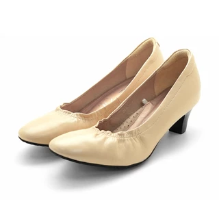 Pierre Cardin รองเท้าผู้หญิง รองเท้าส้นสูง Pump นุ่มสบาย ผลิตจากหนังแท้ สีดำ รุ่น 24SD323