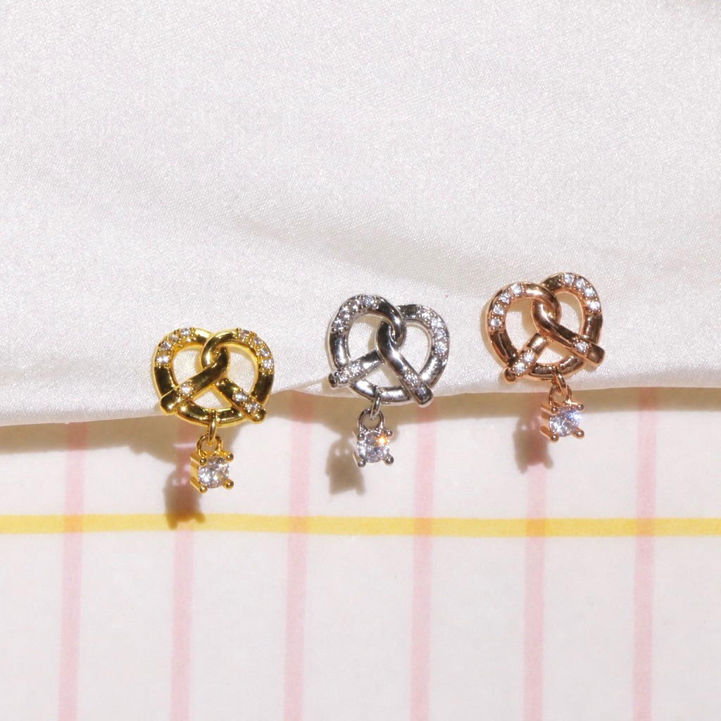 Pat & Shine - ต่างหูเพรทเซล Pretzel Pop Earrings