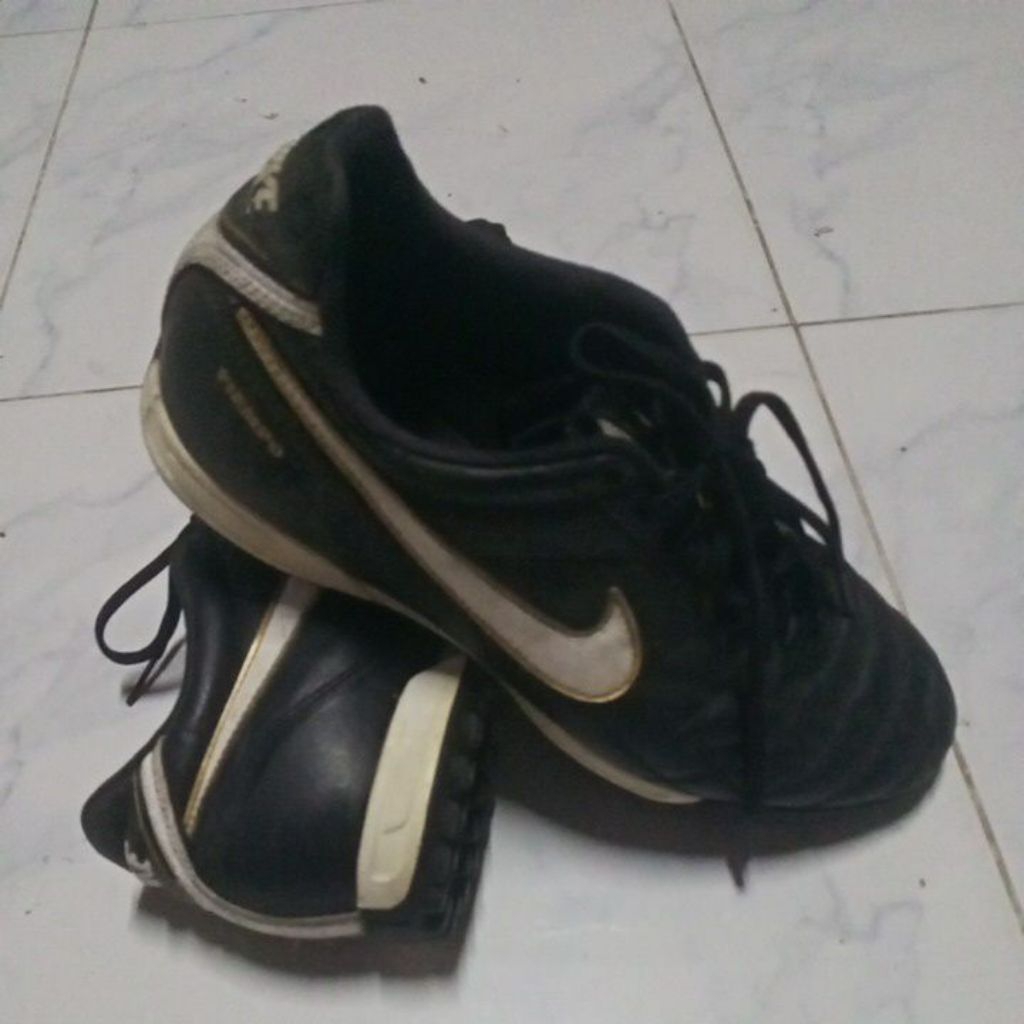 รองเท้าฟุตบอลและฟุตซอล Nike Tiempo