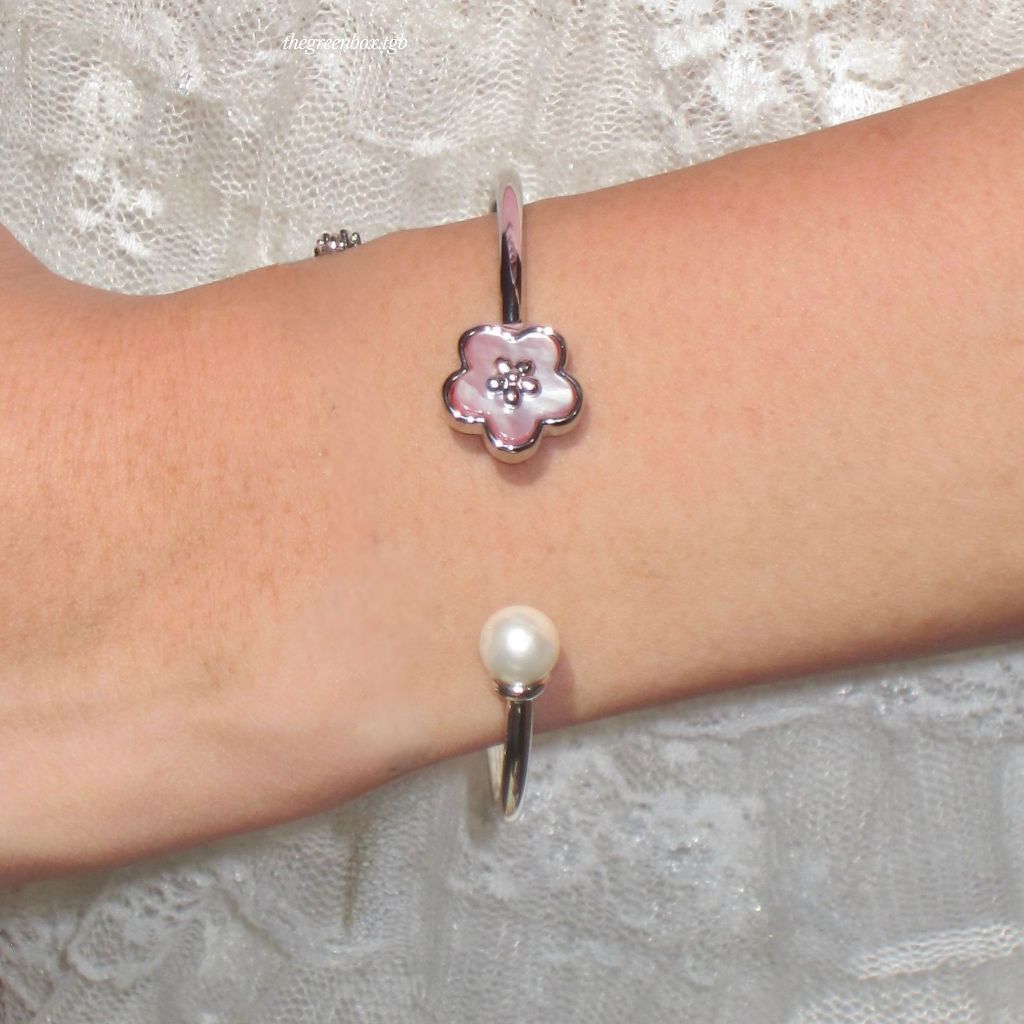 กำไล Aurora Bloom Bangle วัสดุพิเศษ Mother Pearl (บีบหรือง้า