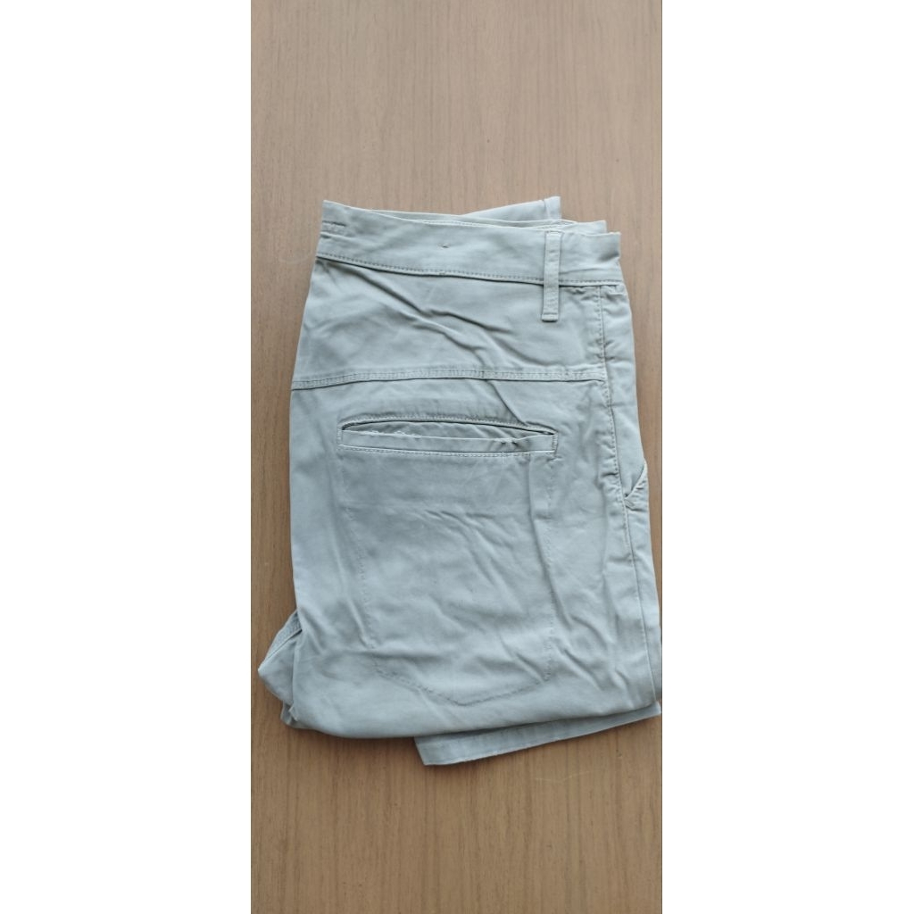 กางเกงยีนส์ Nudie Jeans รุ่น KHAKI SLIM SANDED W31 L32 ของแท้ มือ2 สภาพดี