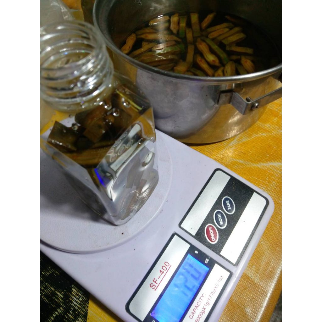 ฝักเพกา ฝักลิ้นฟ้า ปลอดสารเคมี แช่อิ่ม กรอบหวานเปรี้ยวรสชาติกลมกล่อมไม่ขมมากสูตรวัดคีรีวง วัดน้ำตก ขีดละ 50 บาท