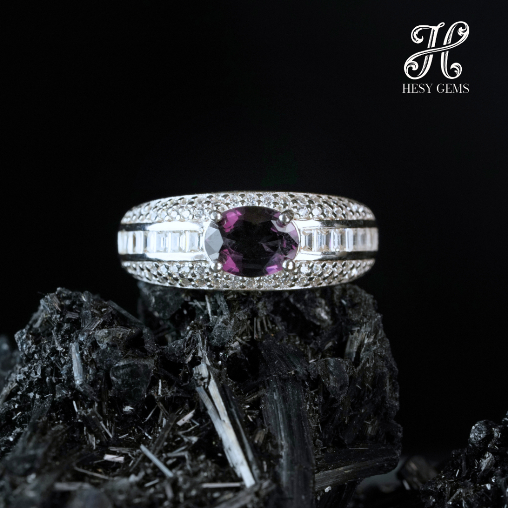 แหวน Cylon spinel OV 1ct ล้อมcz Oval Ceylon Spinel 1 ct Ring Surrounded by Cubic Zirconia